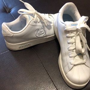 Women's Skechers Size 8. Gently used.